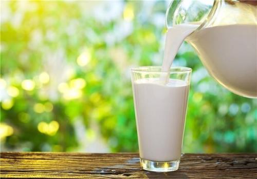 مصرف شیر احتمال سرطان پروستات را در مردان می افزاید