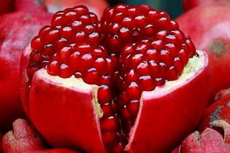 تاثیر تركیبات داخل پوست انار در پیش گیری از كووید ۱۹